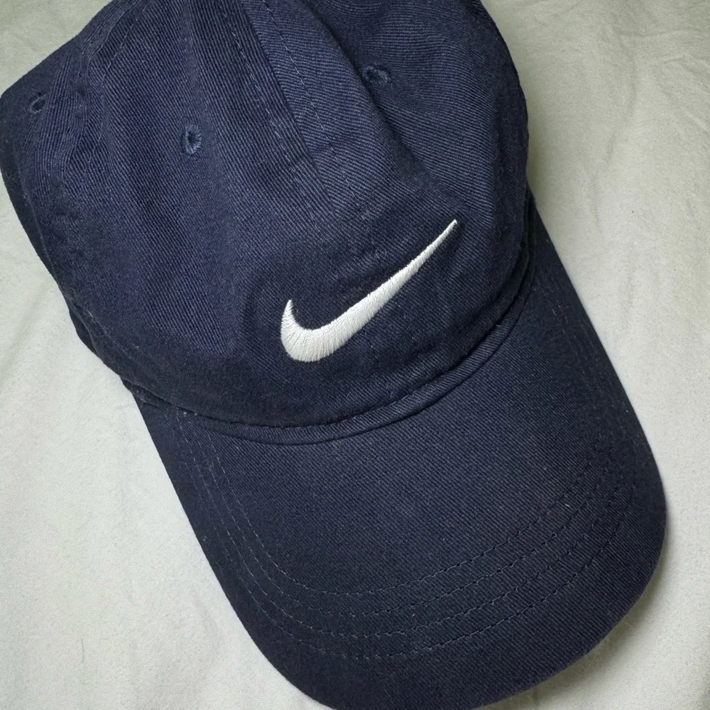 NWOT - NIKE Child Baseball Cap Dark Blue with white Logo